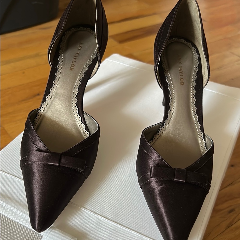 Ann Taylor Brown Heels Elegant Design